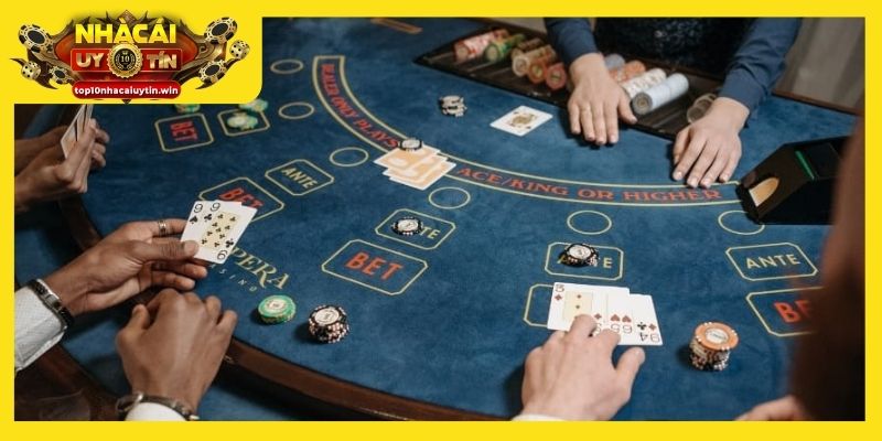 Các chi tiết trong phản ánh nhiều điềm báo khác nhau